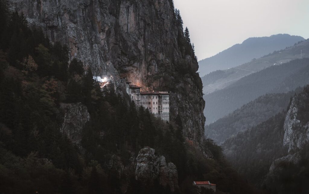 Храм Сумела